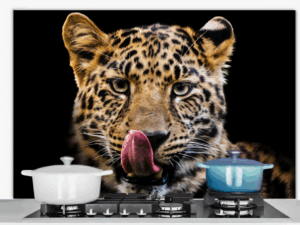 Spatscherm keuken Panter likkend.