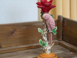 Speelse roze papegaai kandelaar