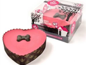 The Barking Bakery Yoghurt Topped Pawty Cake Roze Hart Met Kaars