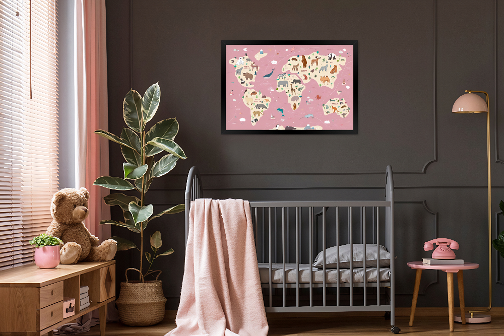Wereldkaart Roze met wilde dieren.Kinderkamer.Meisje.