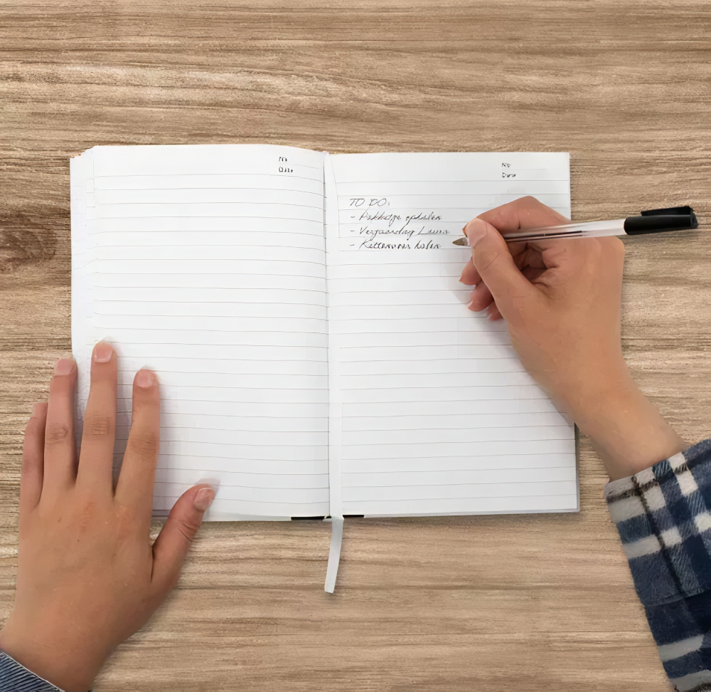 Notitieblok Dieren en Natuur. Opengeslagen met de lijntjes op papier.